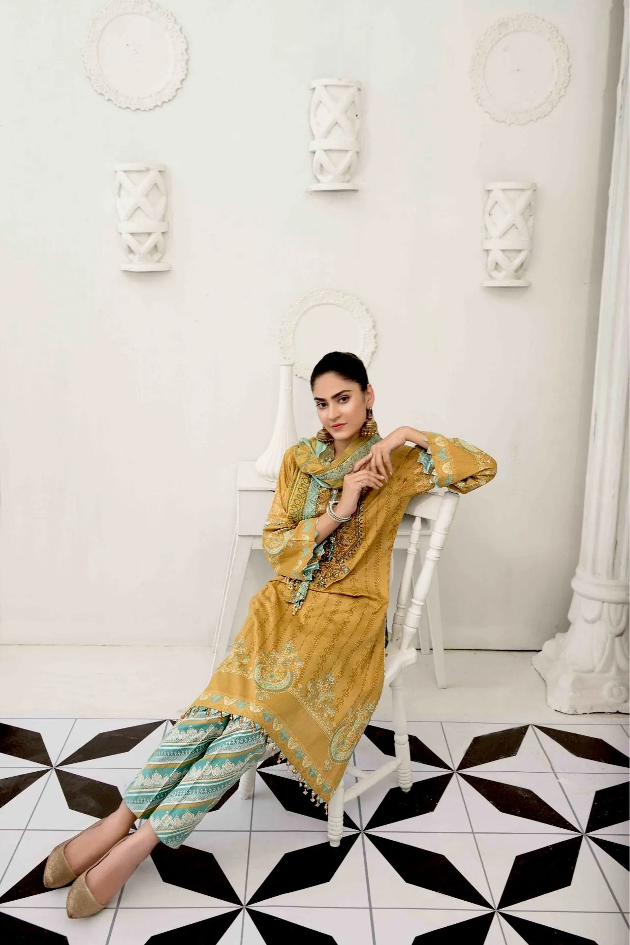 Raqami Lawn Collection by Tawakkal Fabrics – D-1611